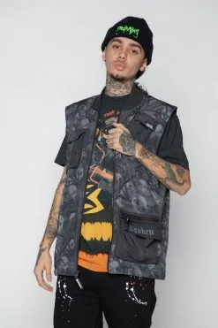 BROKEN PROMISES Catacombs Vest Black Outerwear